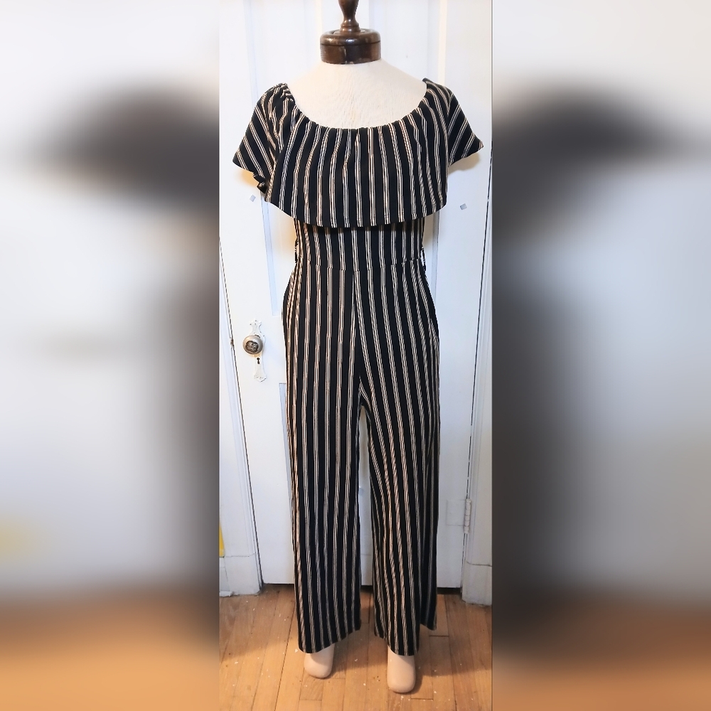 Almost Famous Women's Black & Creme Strip Sleeveless Jumper Romper Size Medium